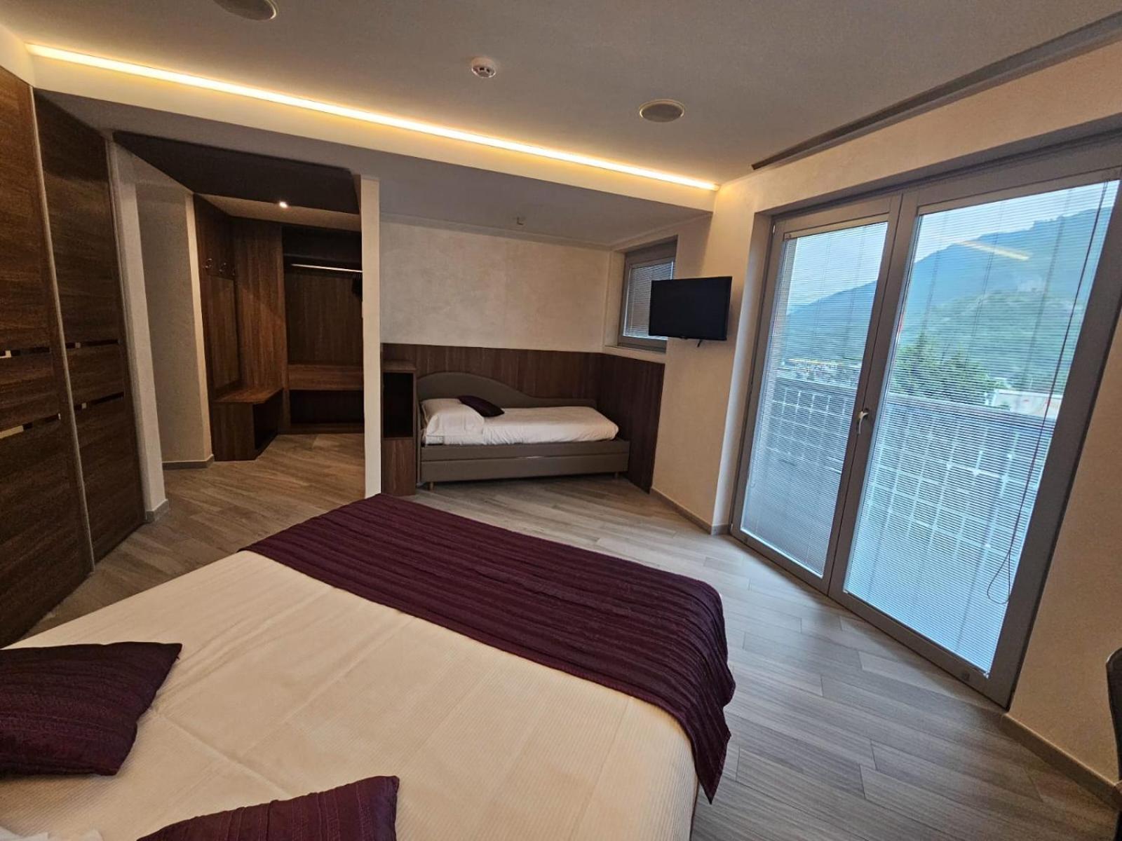 Mito Hotel Chatillon Bagian luar foto