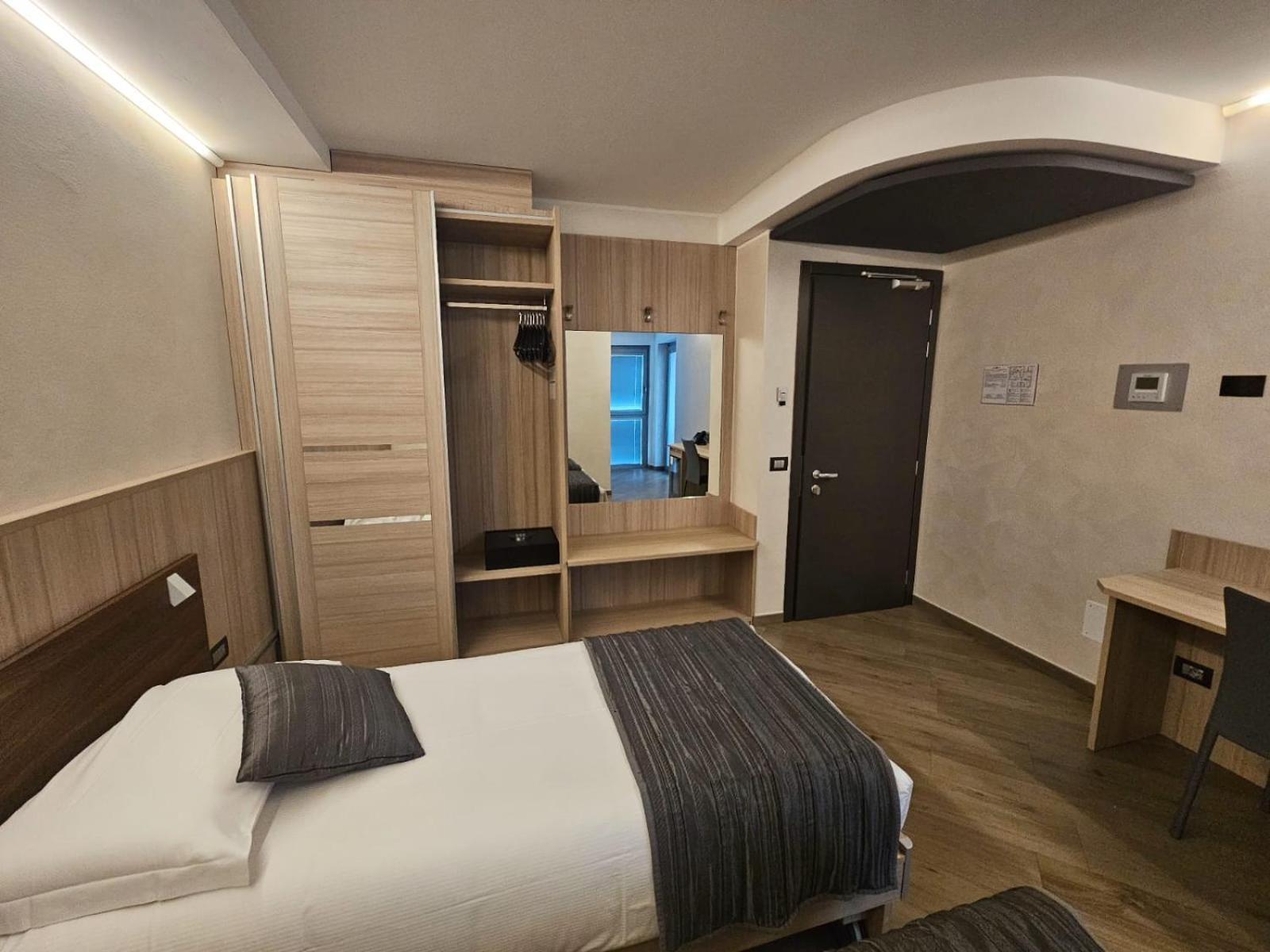 Mito Hotel Chatillon Bagian luar foto