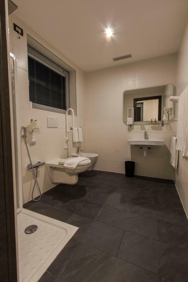Mito Hotel Chatillon Bagian luar foto